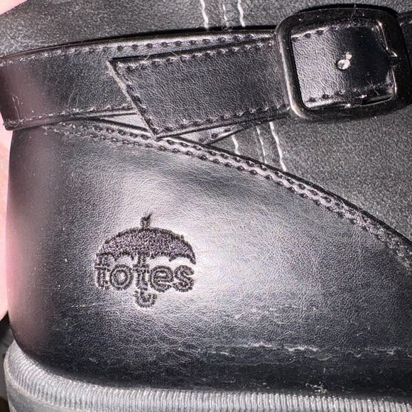 Women's Black Knee-High Boots - Picture 6 of 6